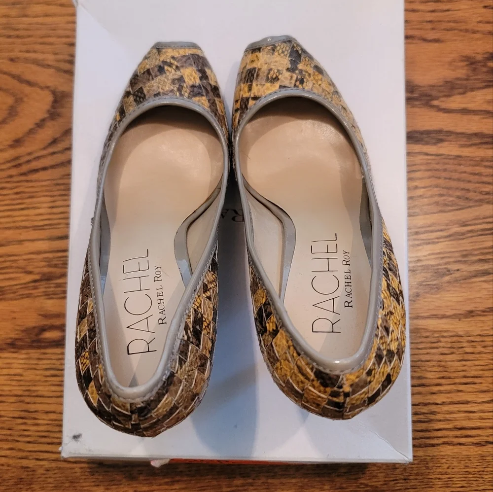 NWT Rachel Roy Snakeskin Mustard Yellow Gold Gray Taupe Tan Beige Peep Toe Heels - Picture 2 of 10